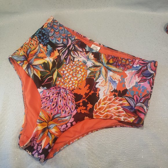 pack of 2 Next 32DD/10uk bikinis and one10UK beachwear shorts. - Picture 4 of 11